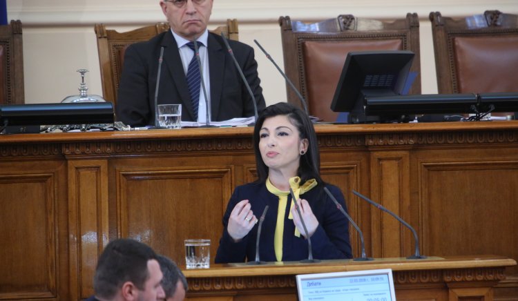 Надя Клисурска: Родители, които осиновяват деца над 5 години, да имат правото на отпуск