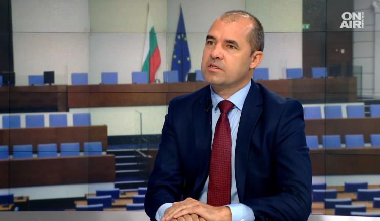 Деян Дечев: Министър Вътев няма да излезе сух от ситуацията, след като предаде земеделските производители и международните ни партьори