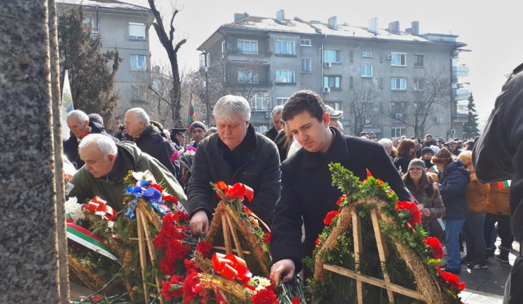 Бургаските социалисти почетоха празника на Освобождението на България 