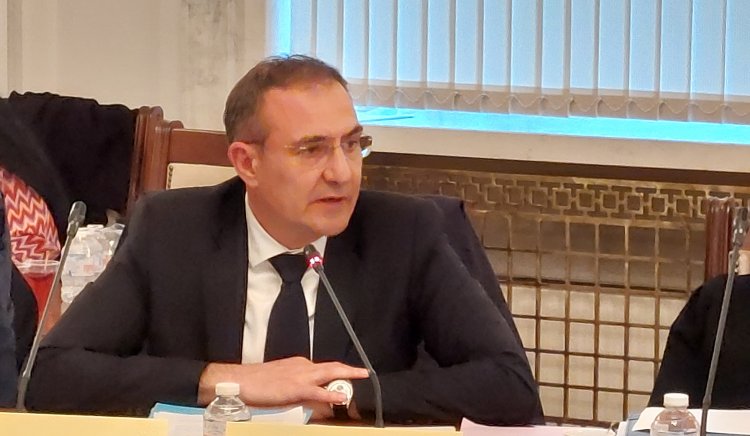 Гуцанов към министър Алексиев: От 7 години говорите за жп отсечката “Видин-Медковец“, а още не е готова. България губи милиарди 